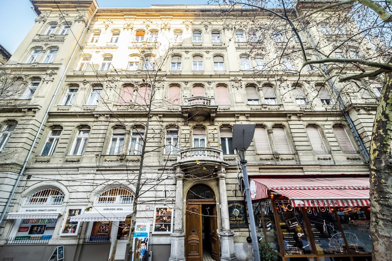 Broadway Apartment *